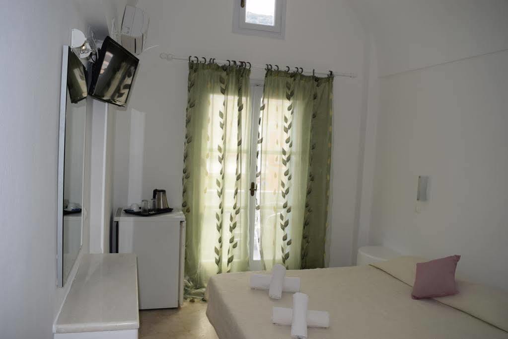 Join Us Low Cost Rooms Камарі Екстер'єр фото